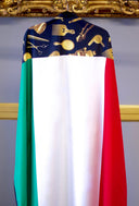 King Midas Italy Flag Barber Cape, close-up of fabric and neck closure